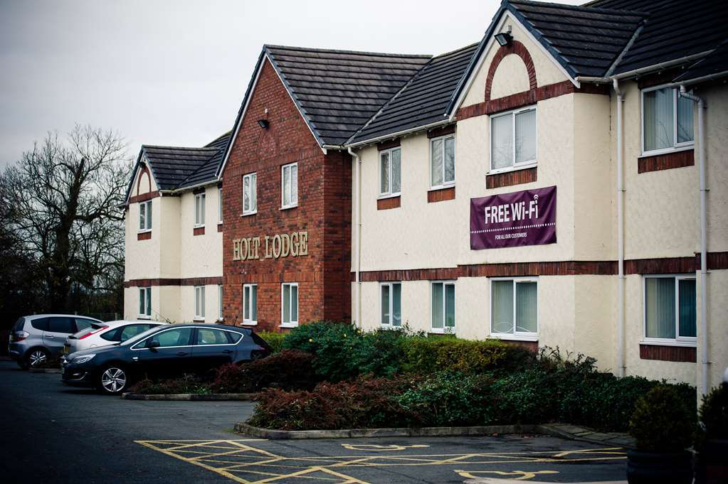 Holt Lodge Hotel Wrexham Exterior photo