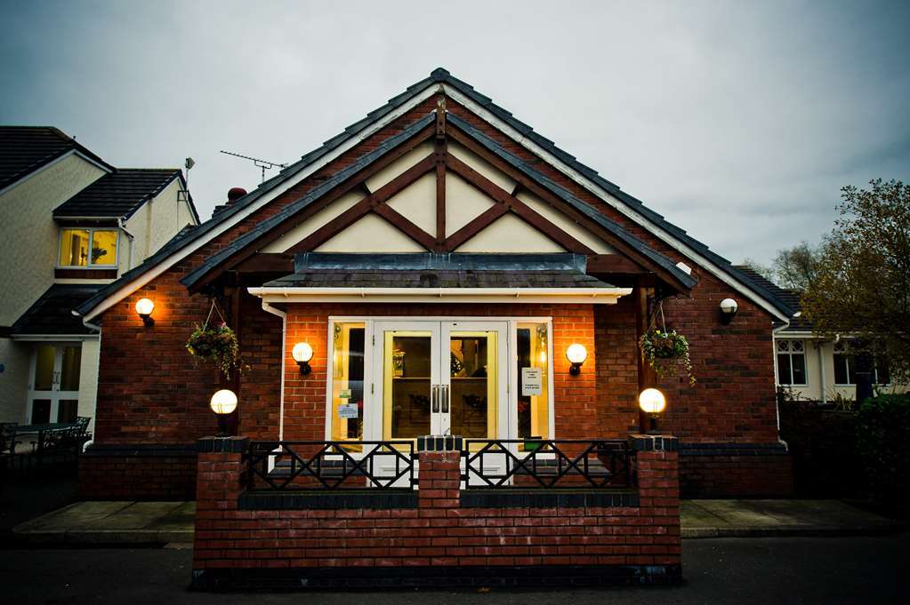 Holt Lodge Hotel Wrexham Exterior photo