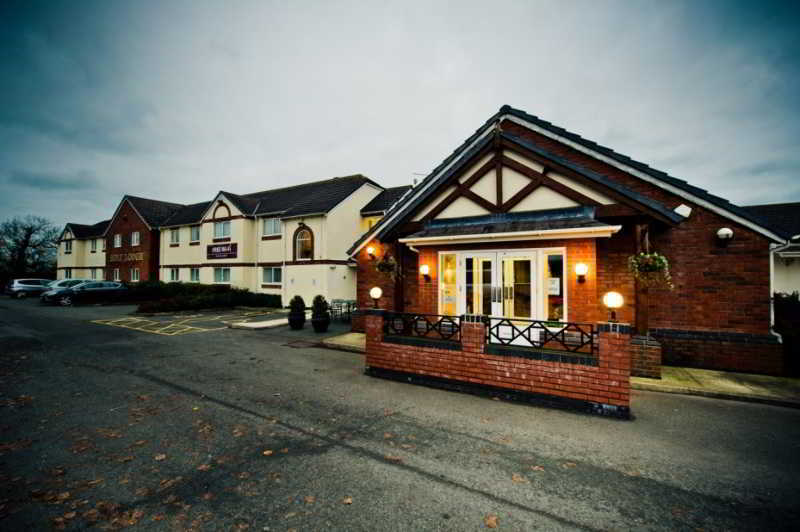 Holt Lodge Hotel Wrexham Exterior photo